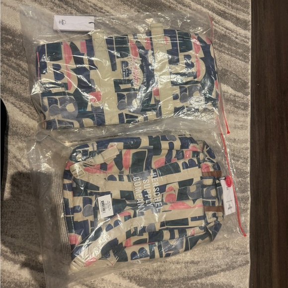 COPY - NWT Herschel matching travel set - Picture 9 of 9
